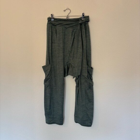 FP Movement Size Medium The Right Path Pants in Frosted Pine Green - Picture 3 of 9